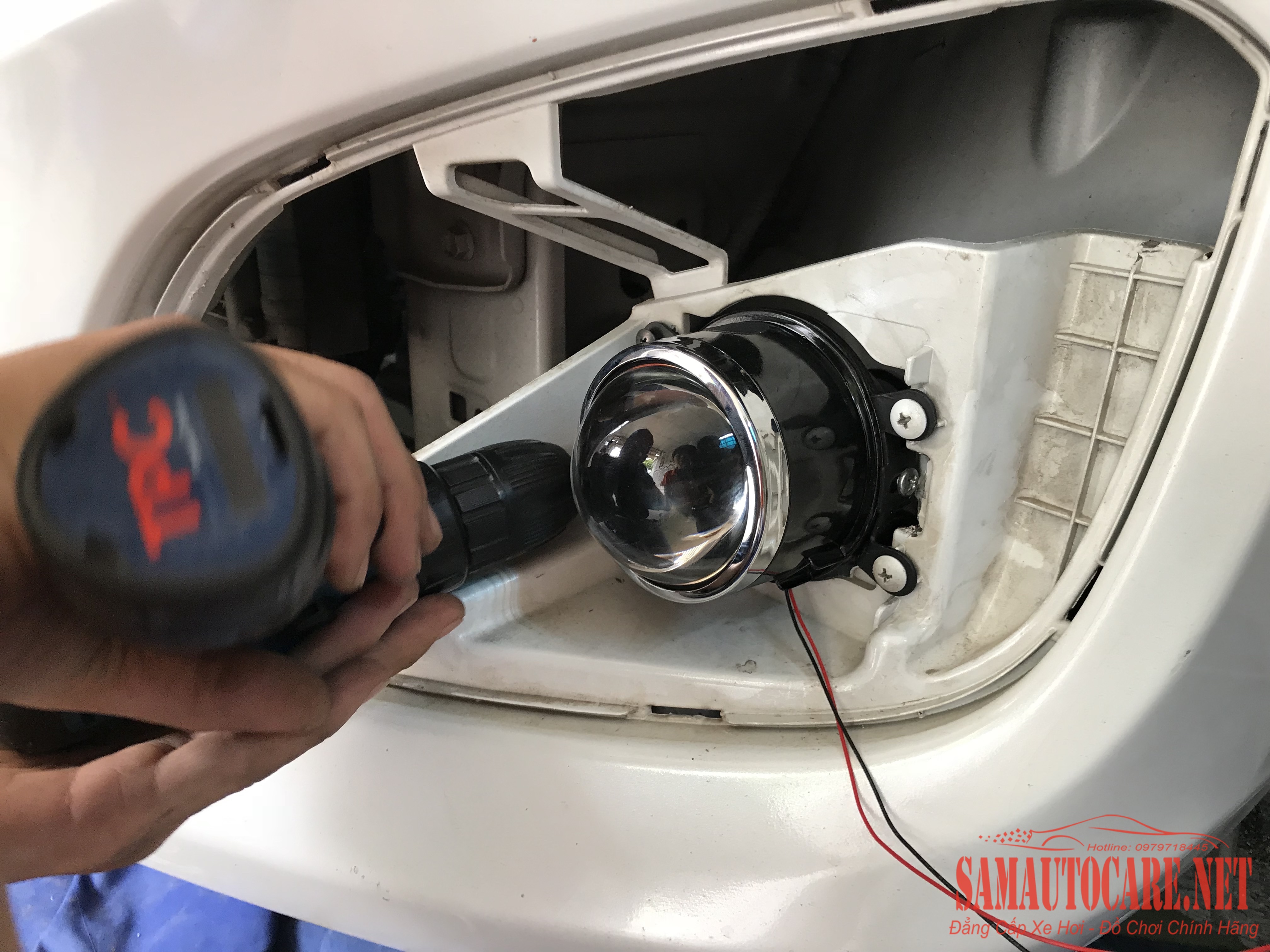 Bi Gầm Xenon Suzuki Etiga 2018